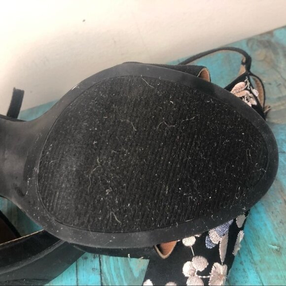 Sugar Black Floral Embroidered Heels Size 7.5 Ankle Strap Chunky Heel Feminine - Picture 8 of 11